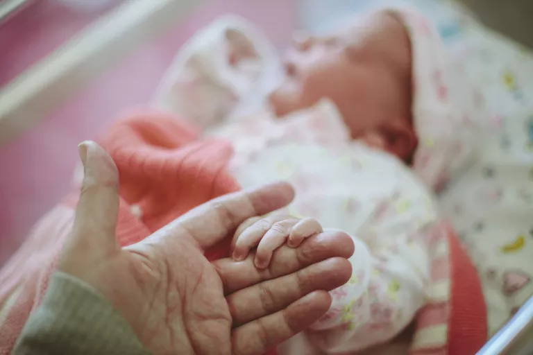 Bebeklerin Doğumdan Doğan Temel Duygularını Anlamak